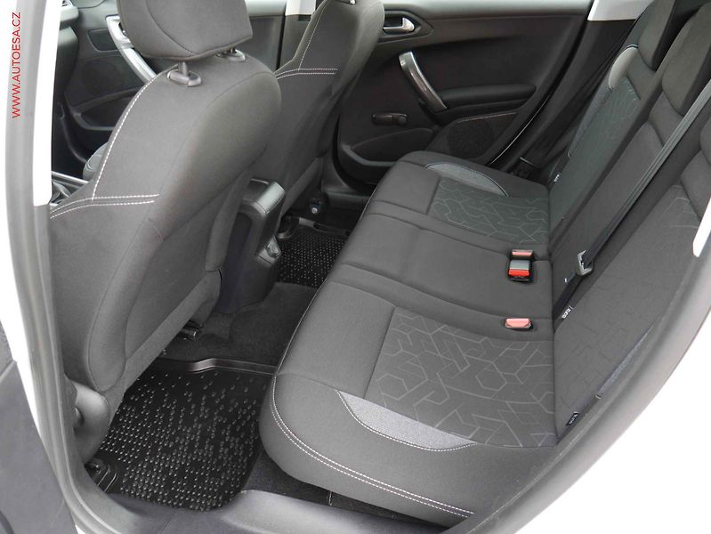 Peugeot 2008 (2017) 1.2PT, 2.maj,ČR, Active - fotka 10 z 18