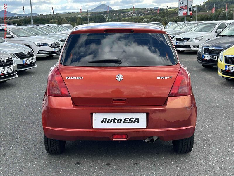Suzuki Swift (2006) 1.4i 16v - fotka 5 z 17