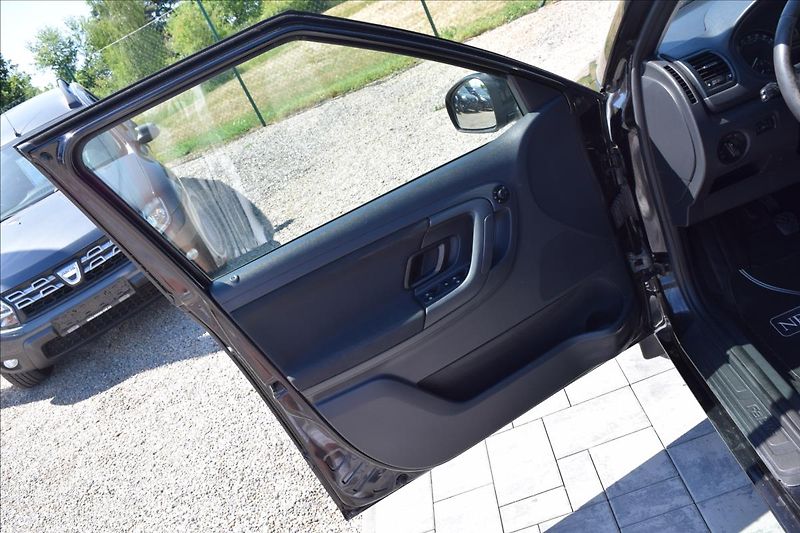 Škoda Fabia 1,6 TDI TAŽNÉ PO SERVISE ALU - fotka 27 z 46