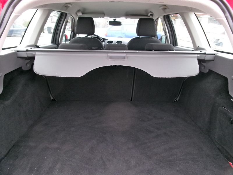 Ford Focus 1,6 - ZADÁNO - fotka 22 z 25