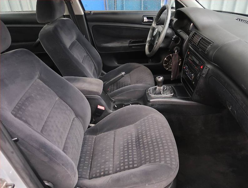 Volkswagen Passat (2005) 1.9 TDI, nová STK, Klima - fotka 9 z 16