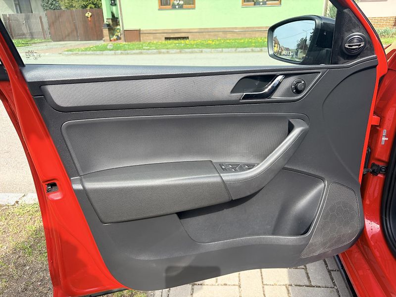 Škoda Rapid 1.6TDI DSG MONTE CARLO - fotka 9 z 35