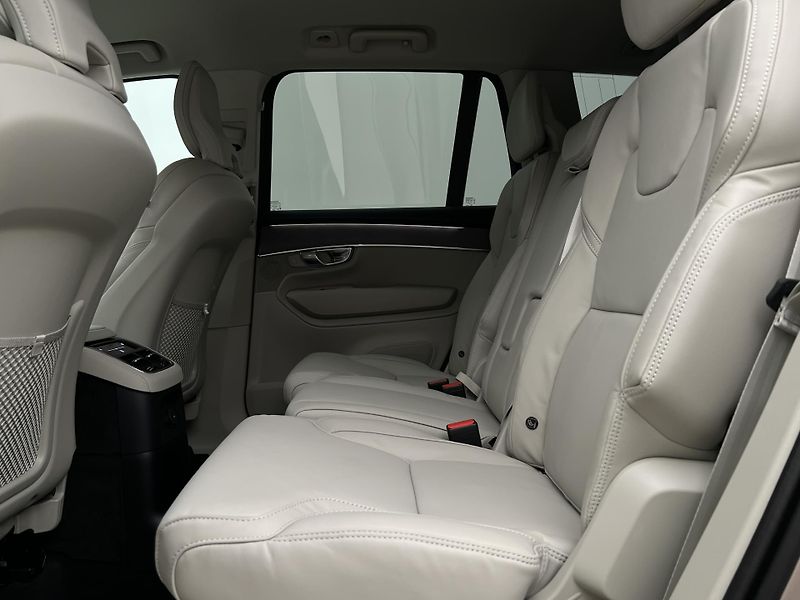 Volvo XC90 (2026) T8 AWD AUT RECHARGE DARK PLUS - fotka 5 z 46