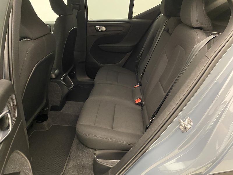 Volvo XC40 T2 KINETIC AUT - fotka 5 z 39