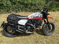 Ducati Scrambler Urban Motard (2022) ve výborném stavu, s brašnami - fotografie inzerátu