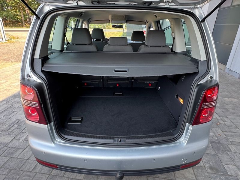 Volkswagen Touran (2008) 1.9 TDi, DUAL KLIMA, TAŽNÉ - fotka 25 z 33