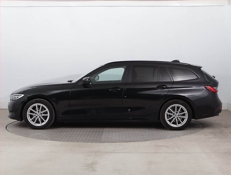 BMW Řada 3 (2022) Advantage 320 d, Automat - fotka 3 z 22