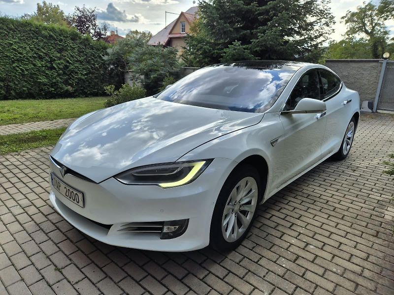 Tesla Model S (2017) 90D AWD Nabíjení zdarma - fotka 1 z 26