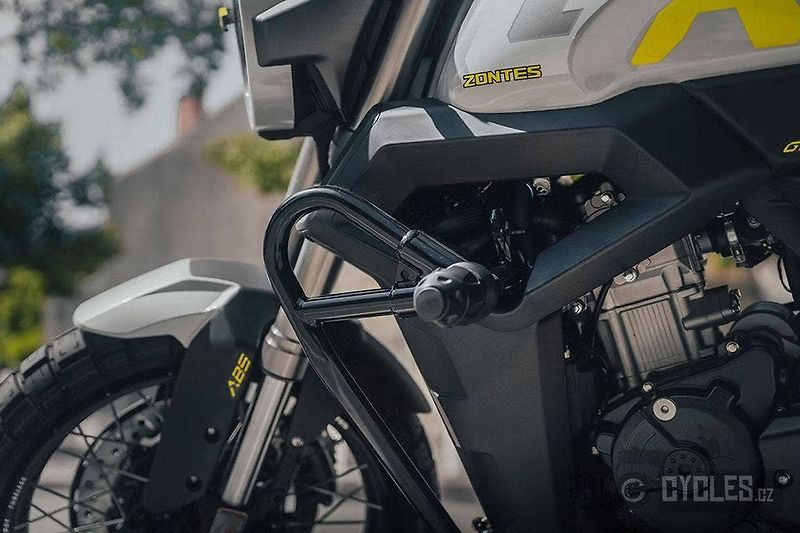 Zontes 125 GK (2026) SCRAMBLER - Drátěná kola - fotka 11 z 14