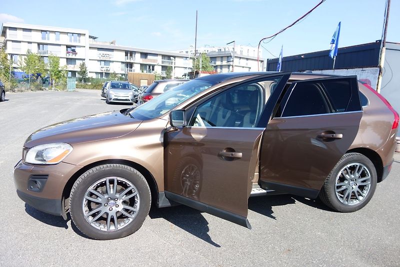 Volvo XC60 (2009) T6 210kW!!! AWD ČR ! AUT.! - fotka 38 z 53