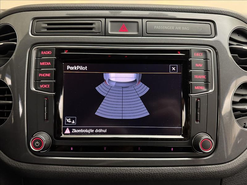 Volkswagen Tiguan 2,0 110kW 4X4 NAVI SERVIS TZ - fotka 22 z 41