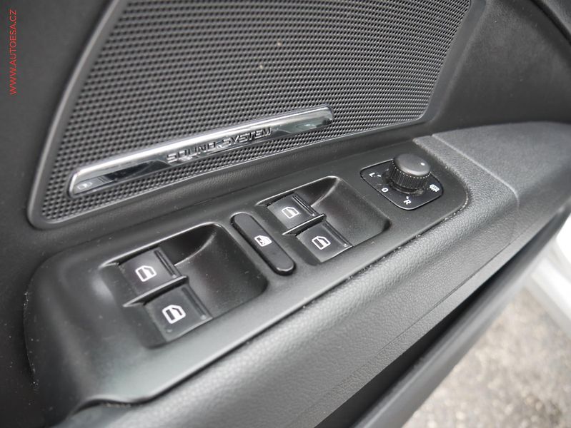 Škoda Superb (2013) 2.0 TDi 4x4, ČR, Elegance - fotka 15 z 22