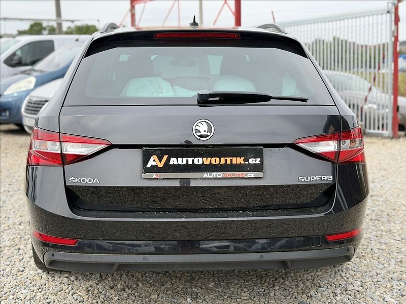 Škoda Superb 2,0 140kW DSG NAVI EL.KUFR - fotka 6 z 34