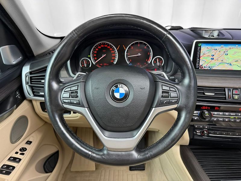 BMW X5 40d xDrive INDIVIDUAL, PANO, B - fotka 11 z 31