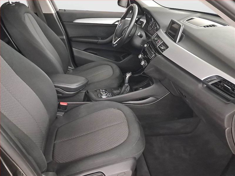 BMW X1 (2017) sDrive16d, Serv.kniha, Navi - fotka 9 z 21