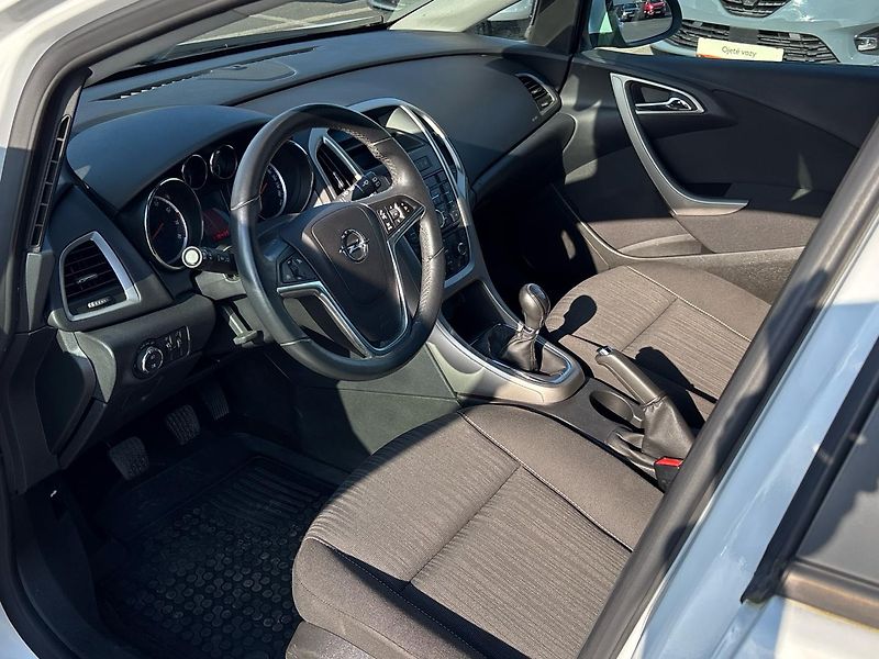 Opel Astra Kombi - fotka 6 z 20