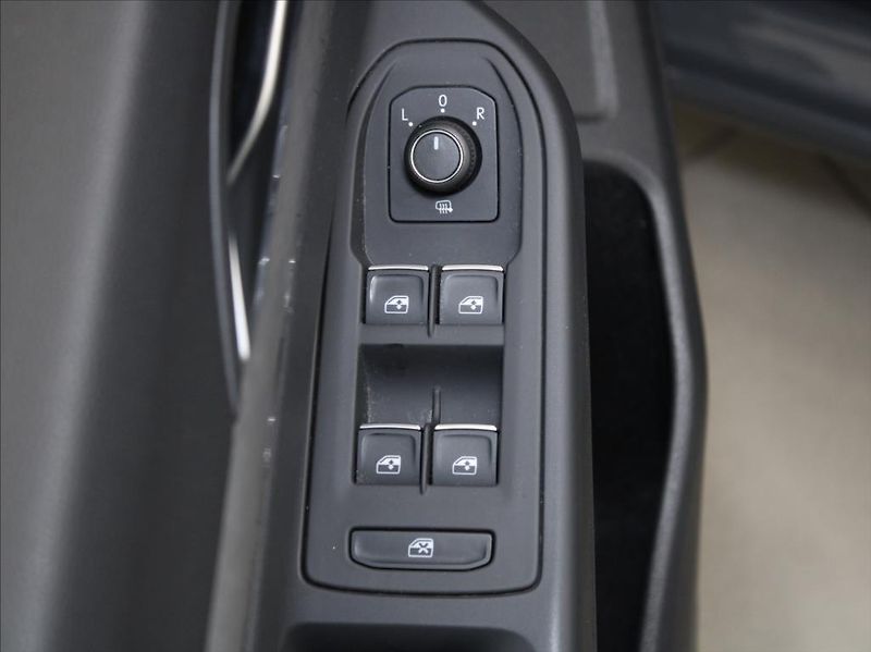 Volkswagen Golf 1,0 TSi DSG Variant 132tkm.ČR - fotka 16 z 22