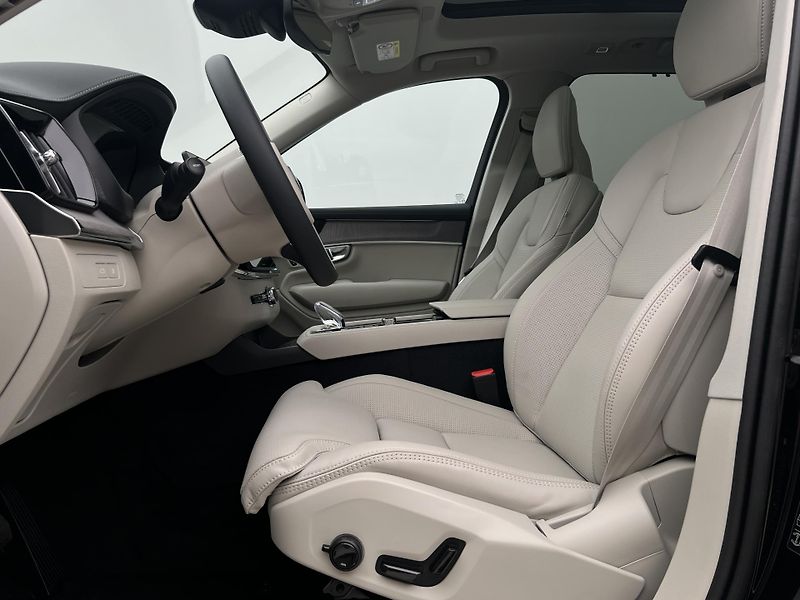 Volvo XC90 (2026) T8 AWD AUT RECHARGE DARK PLUS - fotka 3 z 49