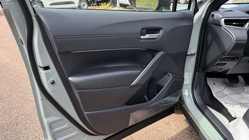 Toyota Corolla Cross 1.8.Hybrid Style skladový vůz - fotka 13 z 29
