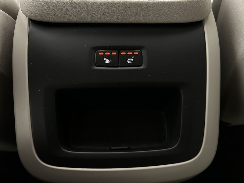 Volvo XC90 2.0 B5 4x4 Inscription - fotka 30 z 36