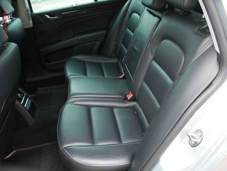 Škoda Superb (2014) 2.0 TDi 4x4, DSG, panor, navi - fotka 10 z 19