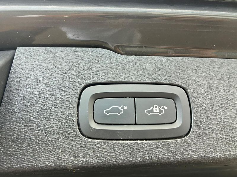 Volvo V60 (2020) 2.0D,140KW,BLIS,ACC,MATRIX,DPH - fotka 11 z 26