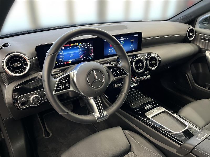 Mercedes-Benz Třídy A 180 Progressive Line - fotka 9 z 21