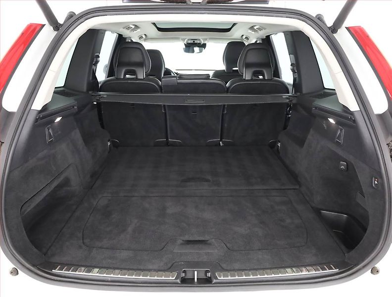 Volvo XC90 (2019) T6 AWD - fotka 20 z 21