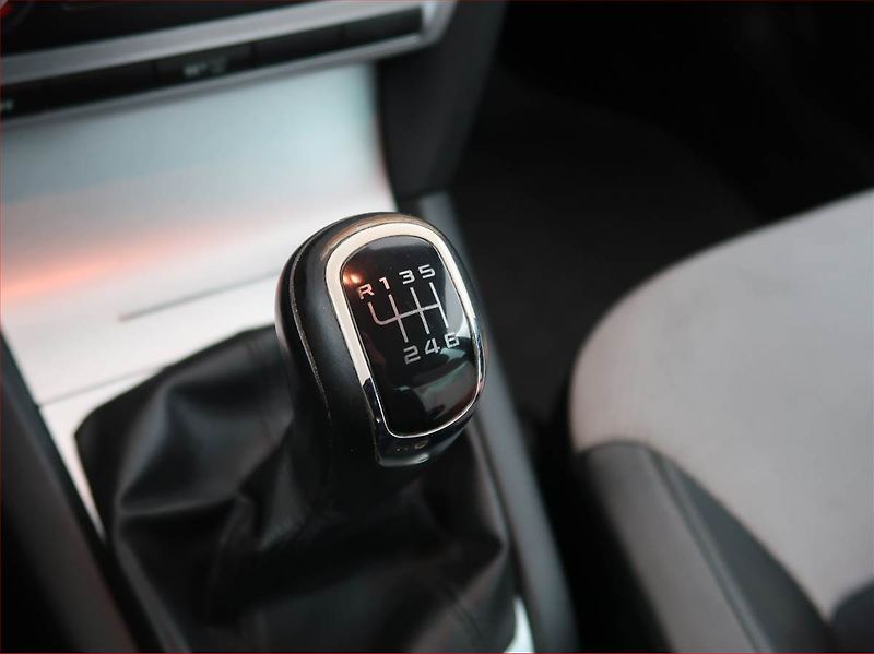 Škoda Octavia (2011) RS 2.0 TSI, Xenony, Tempomat - fotka 19 z 20