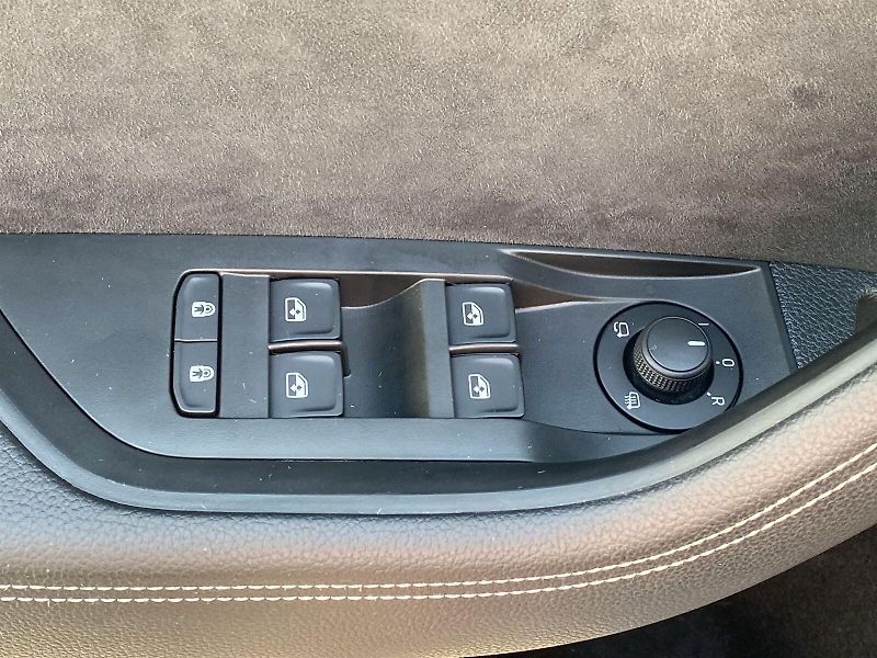 Škoda Superb (2022) Combi 2.0 TDI DSG Sportline - fotka 21 z 35