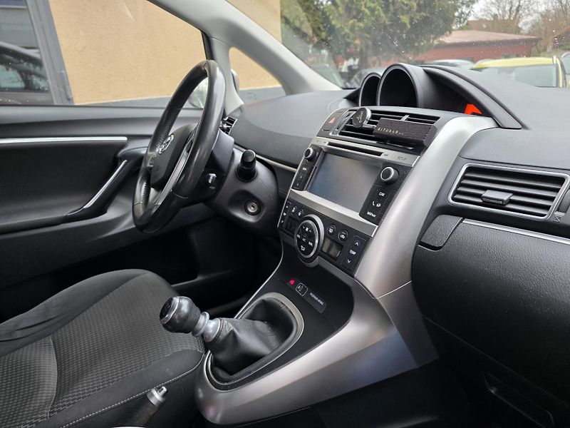 Toyota Verso 1.6-NÍZKÁ SPOTŘEBA-NAVI-KAMERA - fotka 3 z 15