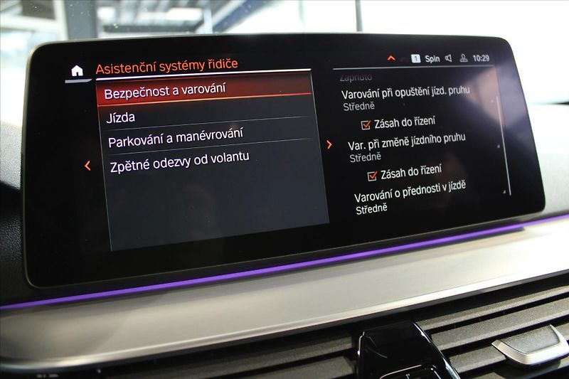 BMW Řada 5 530d xDrive M Sport DAProf/360 - fotka 21 z 35