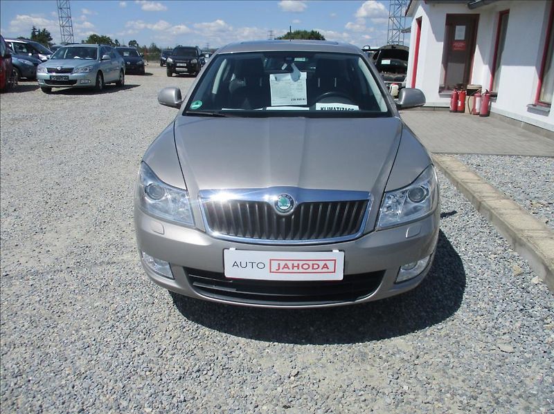 Škoda Octavia 1,4 TSI, Elegance, servis, - fotka 2 z 28