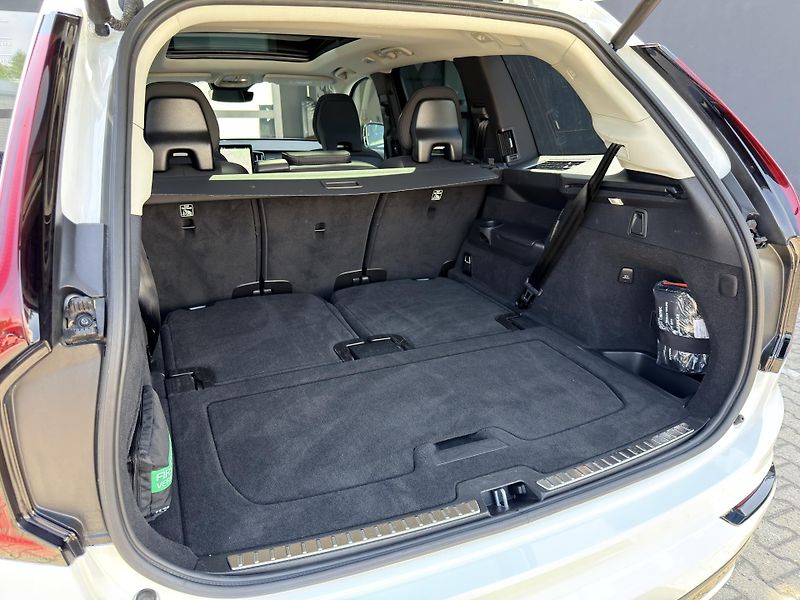 Volvo XC90 T8 AWD // PLUS DARK// PANORAMA - fotka 15 z 53