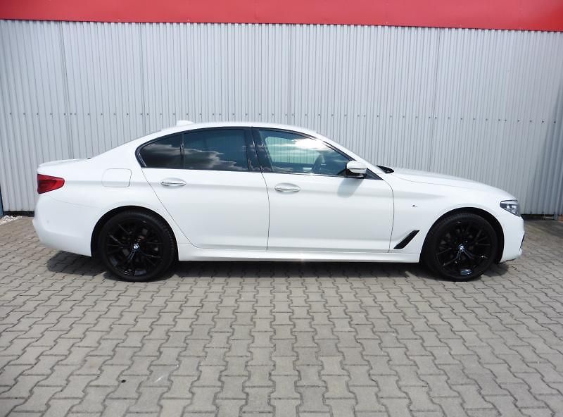 BMW Řada 5 520d xDrive M-Paket Navi - fotka 6 z 14