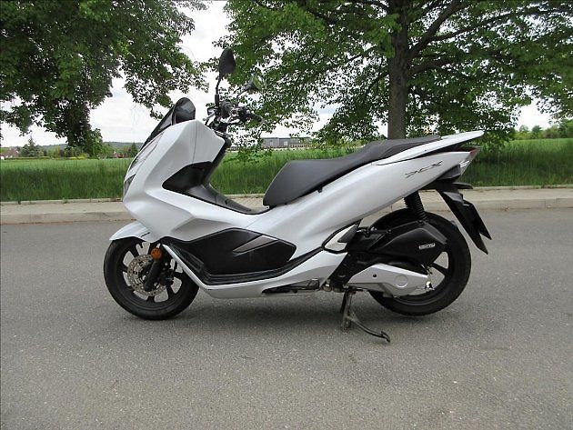 Skútr Honda PCX 125., zdroj: se svolením Autobazar Cars