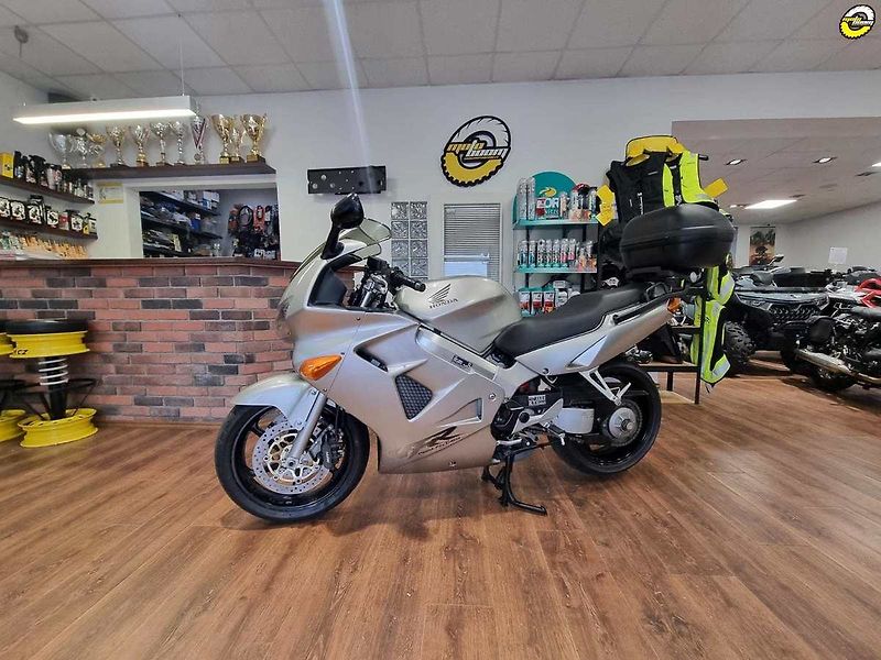 Honda VFR 800 (1999) - fotka 1 z 20