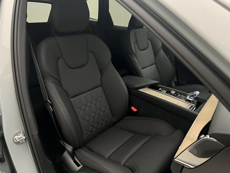 Volvo XC60 T6 AWD DARK PLUS AUT - fotka 19 z 48
