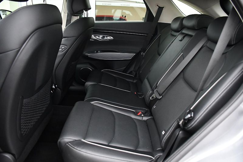 Genesis GV70 2.5T AWD AT8 LUXURY LINE - fotka 17 z 46