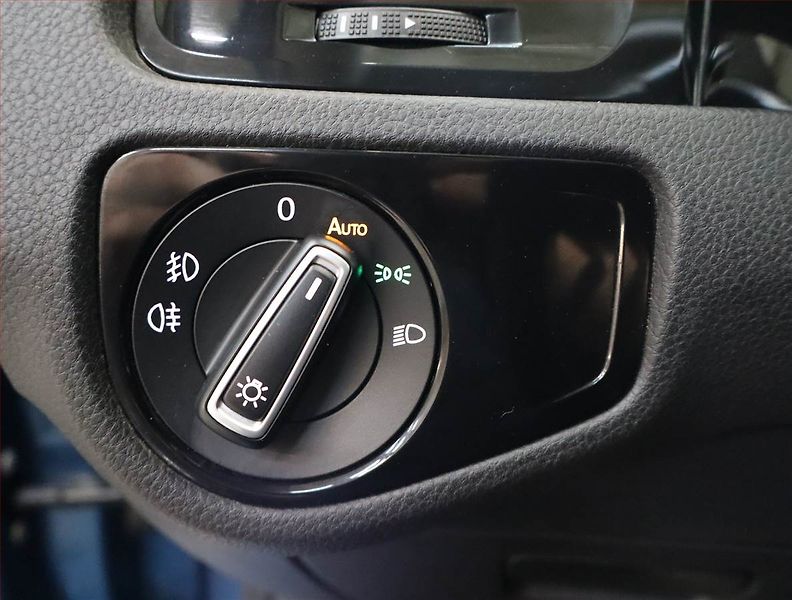 Volkswagen Golf (2013) 1.4 TSI, Serv.kniha, Xenony - fotka 20 z 22