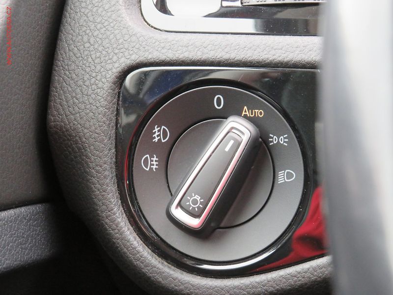 Volkswagen Golf (2018) 2.0TDi, Navi, park.čidla - fotka 13 z 31