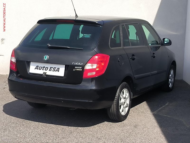 Škoda Fabia (2011) 1.6 TDi, ČR, Ambiente, AC - fotka 4 z 15
