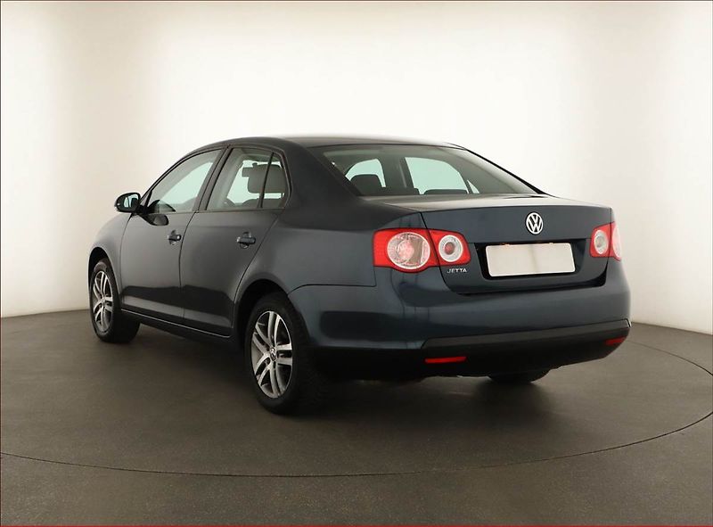 Volkswagen Jetta (2007) 1.6 - fotka 4 z 12