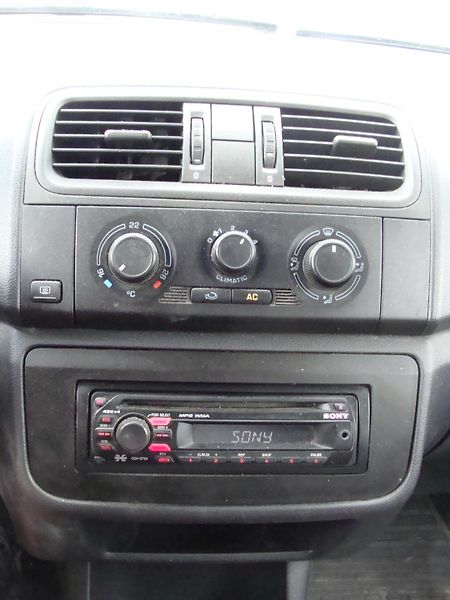 Škoda Fabia (2009) 1.2 HTp, 51 kW, klima - fotka 14 z 19