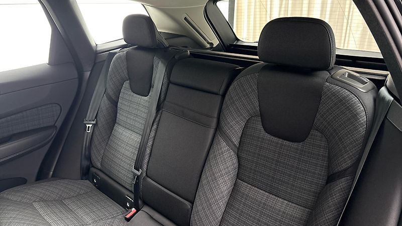 Volvo XC60 2.0 T6 AUT AWD Recharge Core - fotka 16 z 32