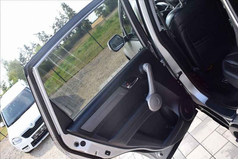 Honda CR-V 2,0 I 110KW 4X4 TAŽNÉ TOP! - fotka 28 z 51