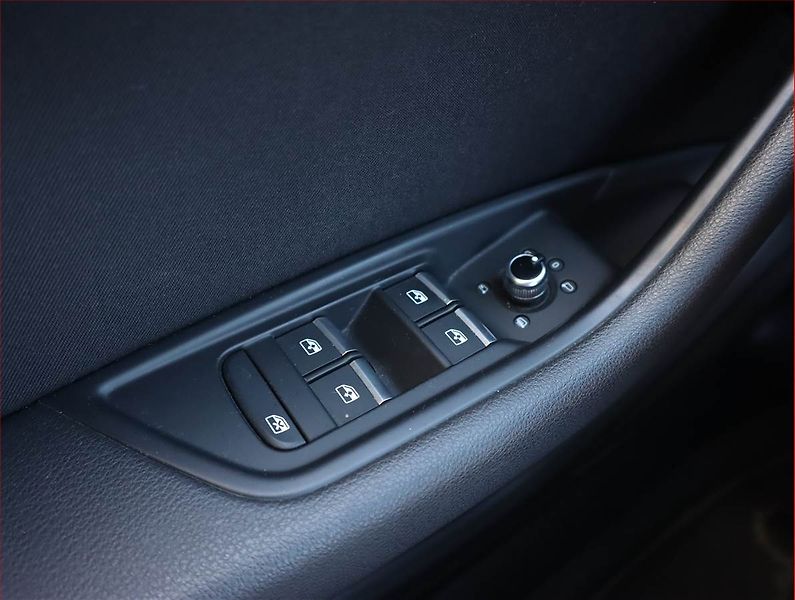 Audi A4 (2018) S-Line 2.0 TDI, Automat, Navi - fotka 19 z 22