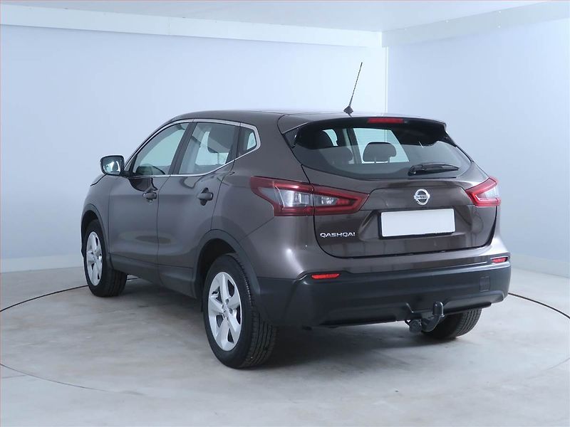 Nissan Qashqai (2021) 1.3 DIG-T, ČR,1.maj - fotka 4 z 16
