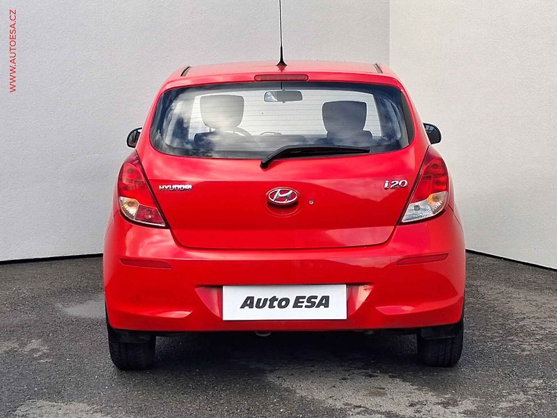 Hyundai i20 (2013) 1.2i, ČR, Klima - fotka 5 z 13