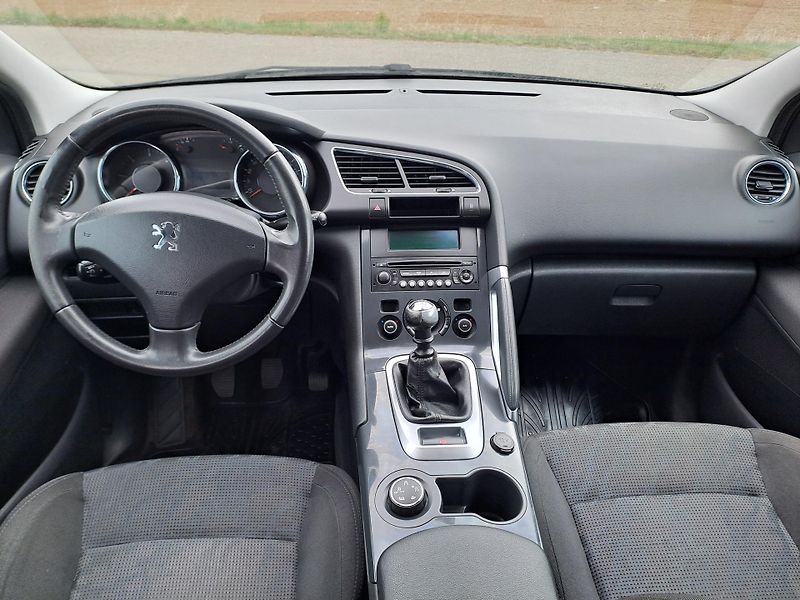 Peugeot 3008 (2010) 1.6 HDi - fotka 16 z 28